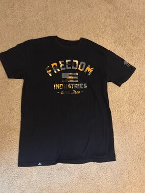 Freedom Industries Men’s large Black Graphic Tee orange camo